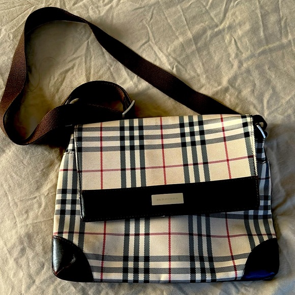 Burberry authentic Body bag - Picture 1 of 4